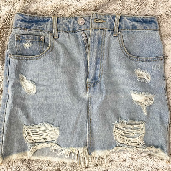 Mini Denim Skirt from Forever 21 - Picture 2 of 5